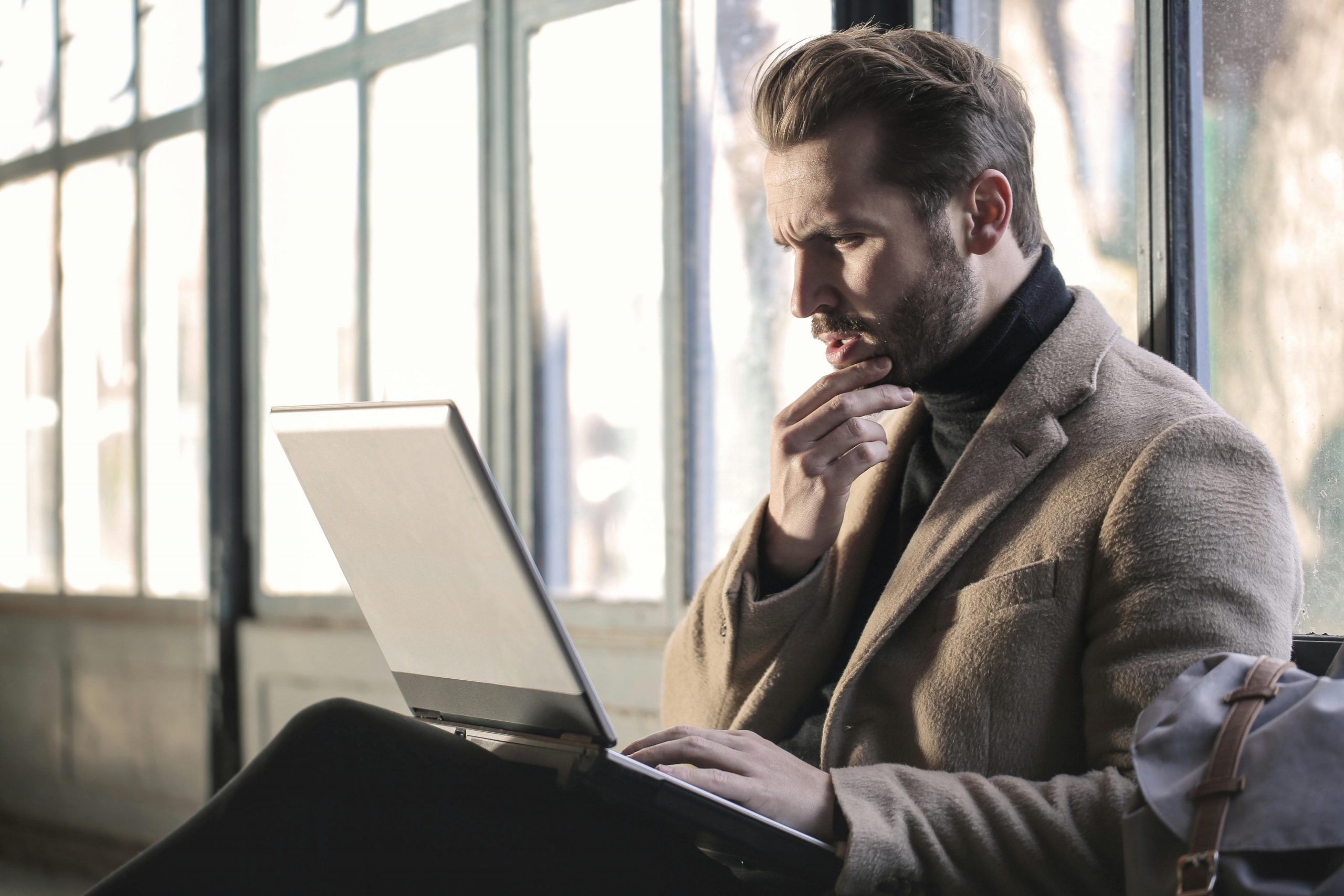 Accountant advising a contractor in a modern office